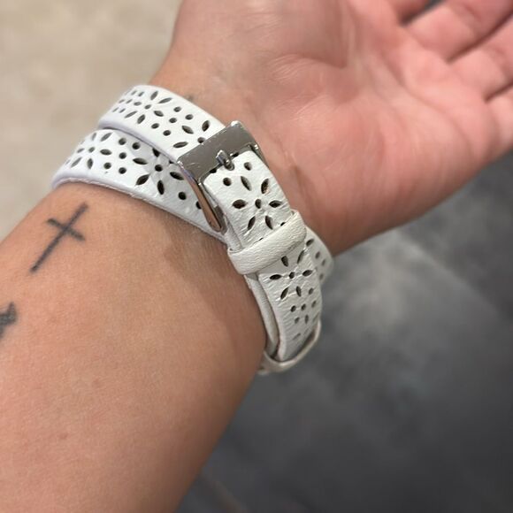 Small White Diamond Guess Watch Laser Cut-Out Wrap Around White Leather Band - Picture 7 of 9